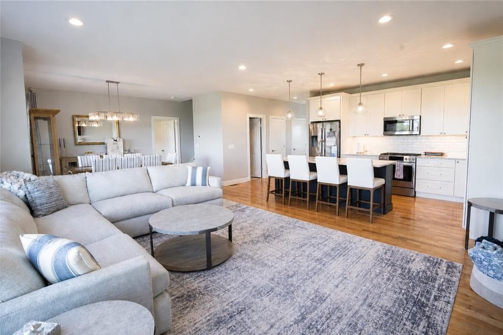 153 Revolution Way - Photo 4