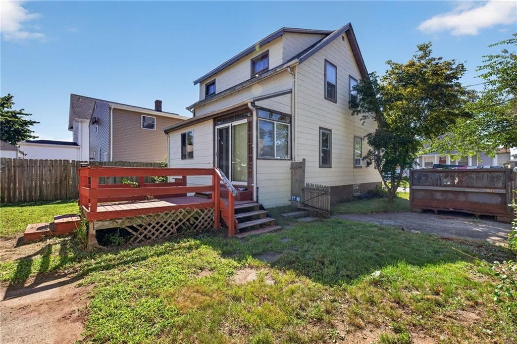 138 Chaplin Street - Photo 3