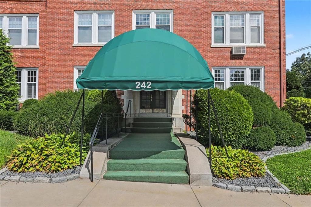 242 President Avenue #7 - Photo 2