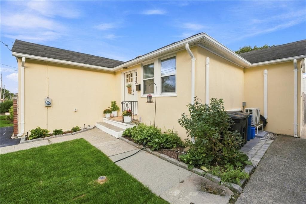 24 Borden Avenue - Photo 2
