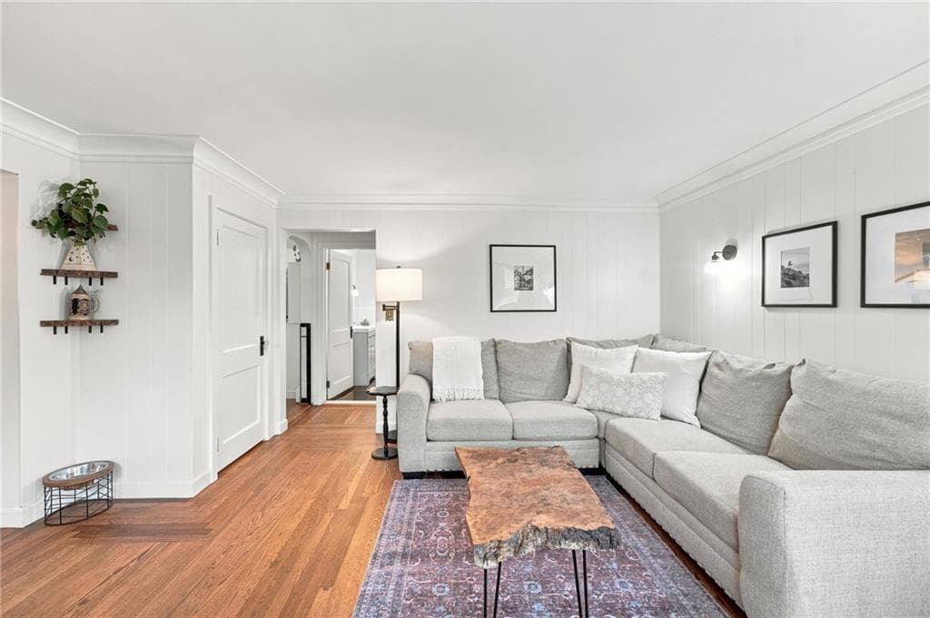 24 Borden Avenue - Photo 5