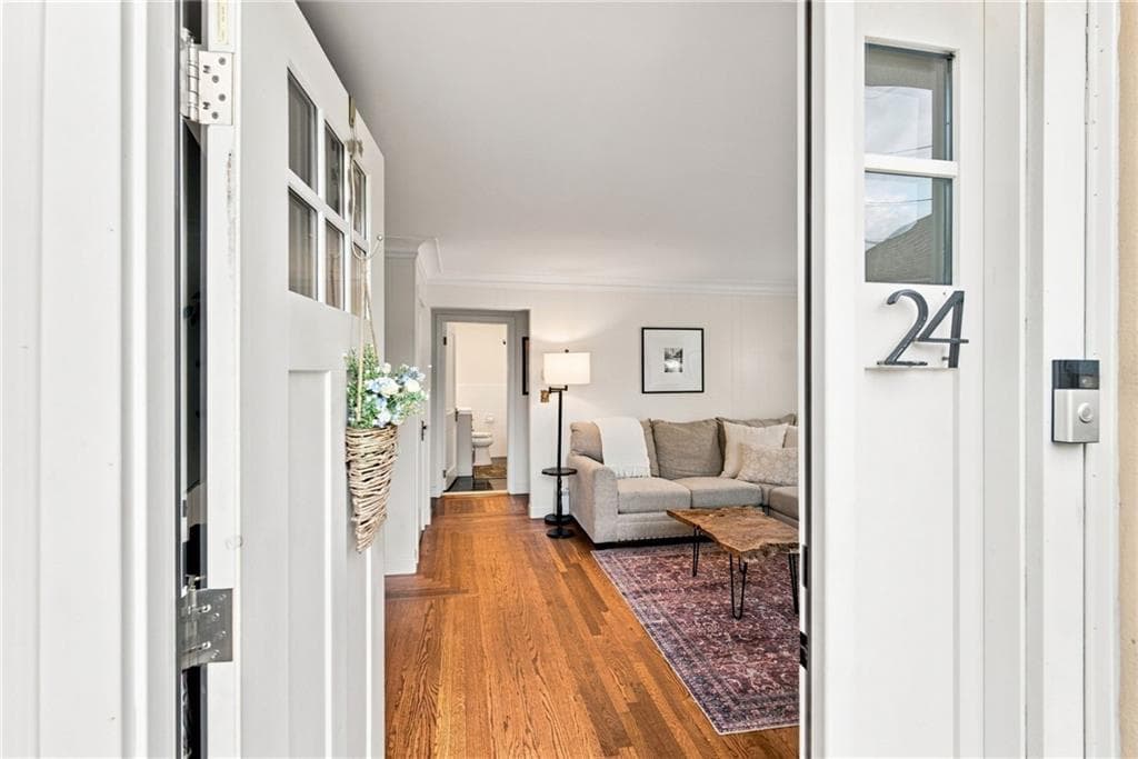 24 Borden Avenue - Photo 4