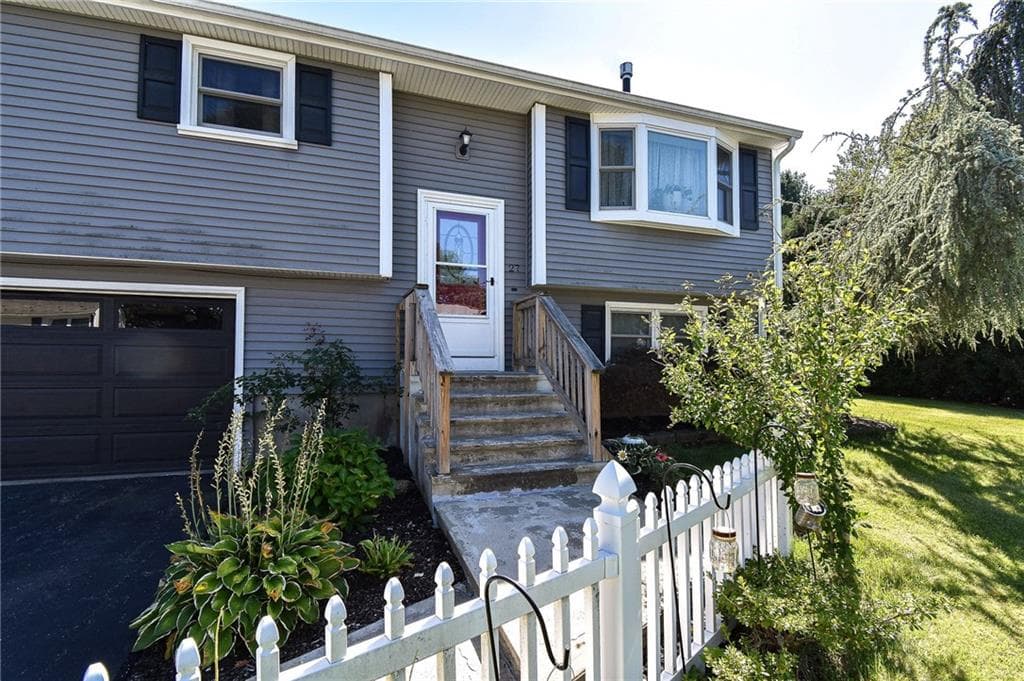 27 Longfellow Drive - Photo 2