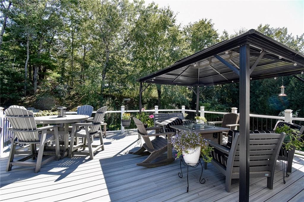 27 Longfellow Drive - Photo 4