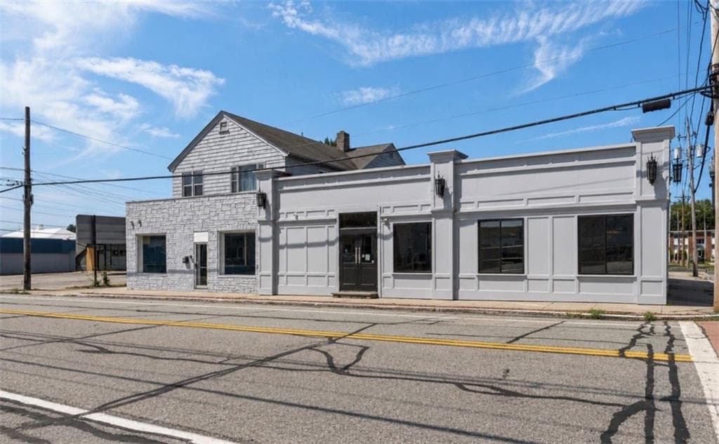 1058 Charles Street - Photo 1
