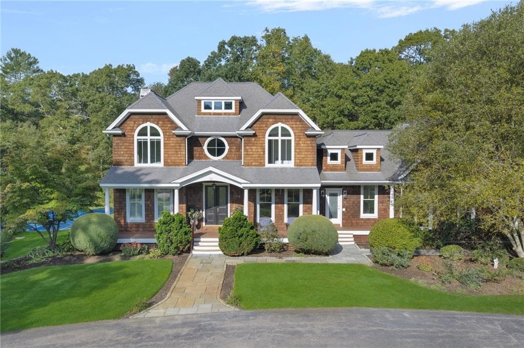 357 Congdon Drive - Photo 2