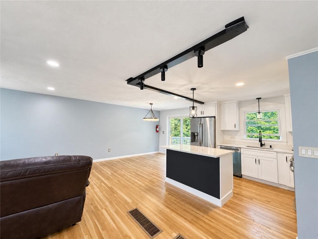 76 Verdant Drive - Photo 2