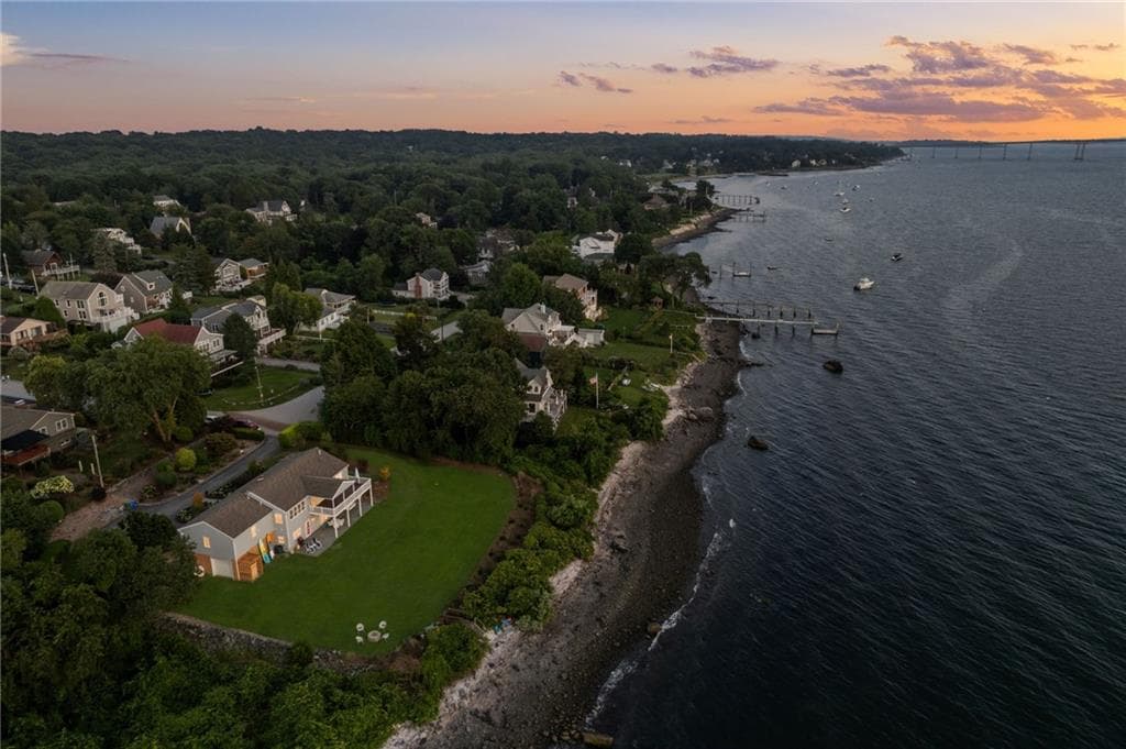 585 Seaside Drive - Photo 3