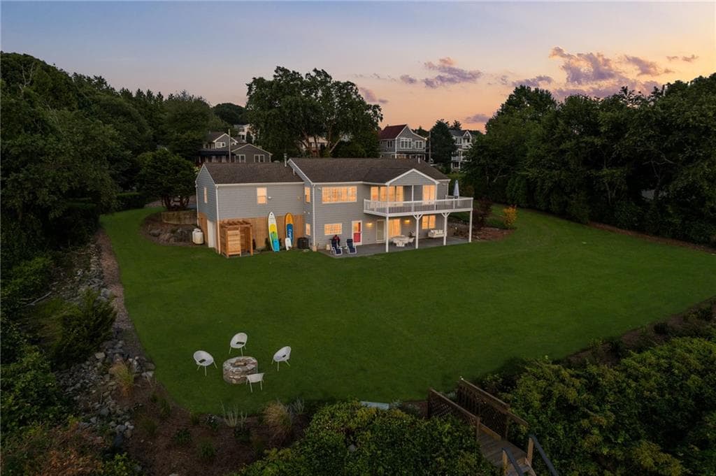 585 Seaside Drive - Photo 4