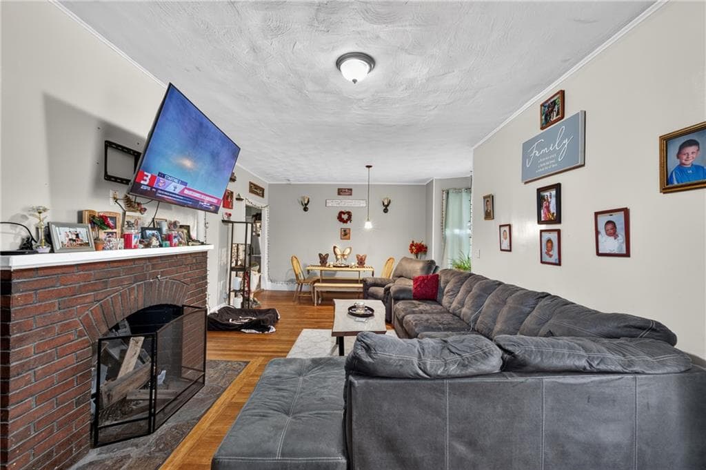 23 Sisson Street - Photo 3