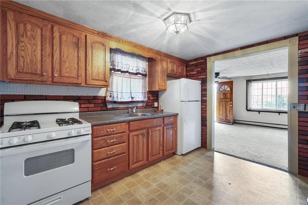108 Falcon Avenue - Photo 3