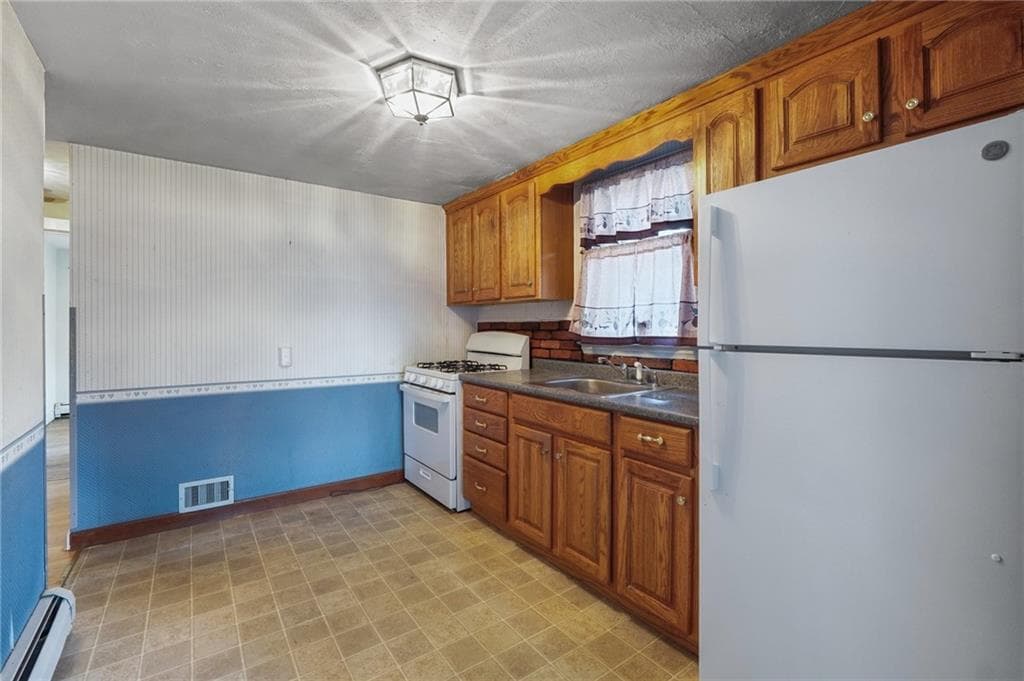 108 Falcon Avenue - Photo 4